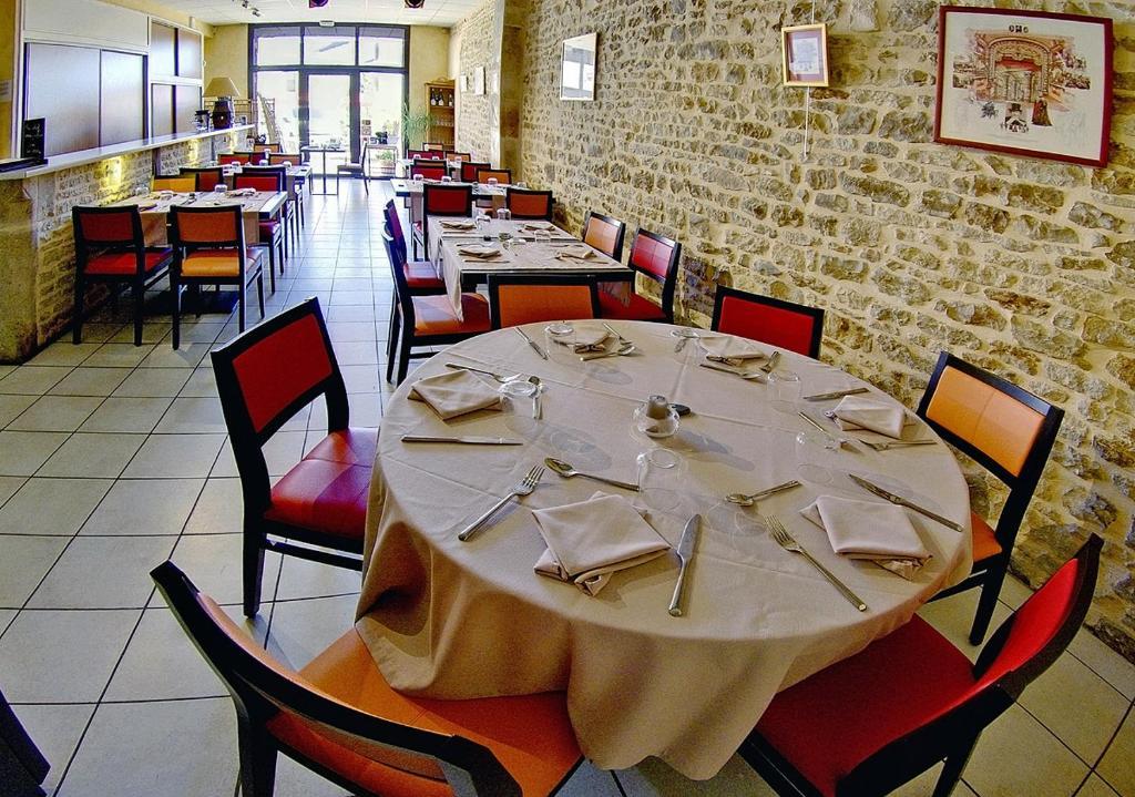 Relais Du Lac Villegusien-le-Lac Zewnętrze zdjęcie